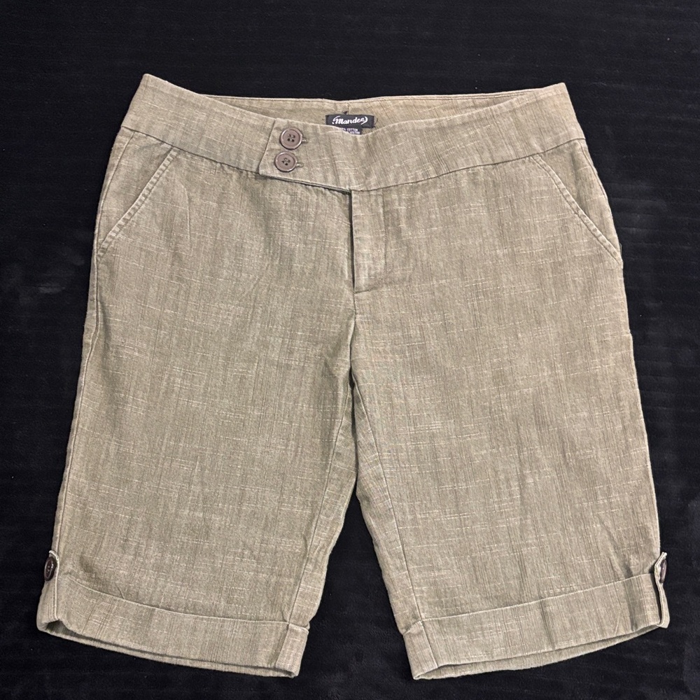 Ladies sz 9 Mandee Olive linen like Bermuda Shorts